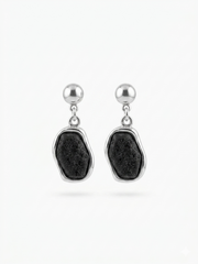 Pendientes largos con baño de plata y lava volcánica